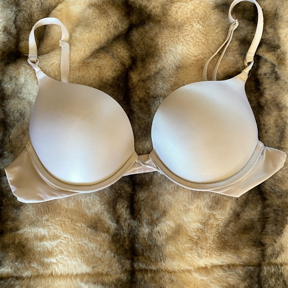 Victoria Secret Bombshell Bra 34A